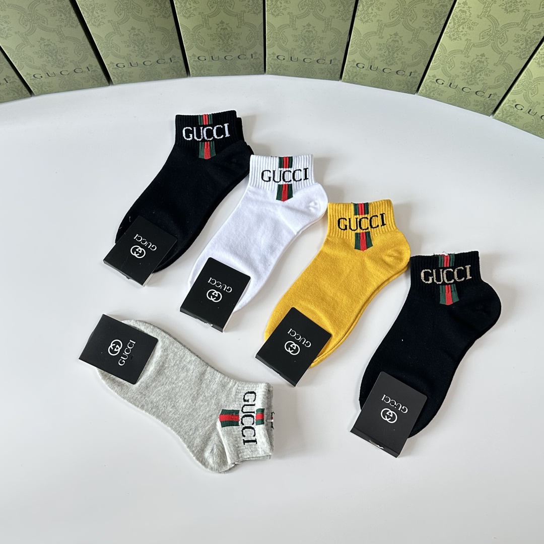 💛配专柜包装Gucci（古驰）新款中短款堆堆袜袜子！一盒五双，专柜同步筒袜袜子，💛大牌出街，潮人必备。超