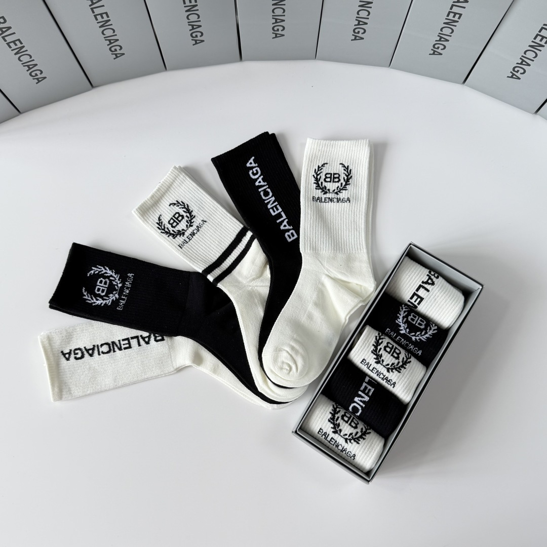 💛配专柜包装Balenciaga（巴黎世家）新款中长款堆堆袜袜子！一盒五双，专柜同步筒袜袜子，💛大牌出街