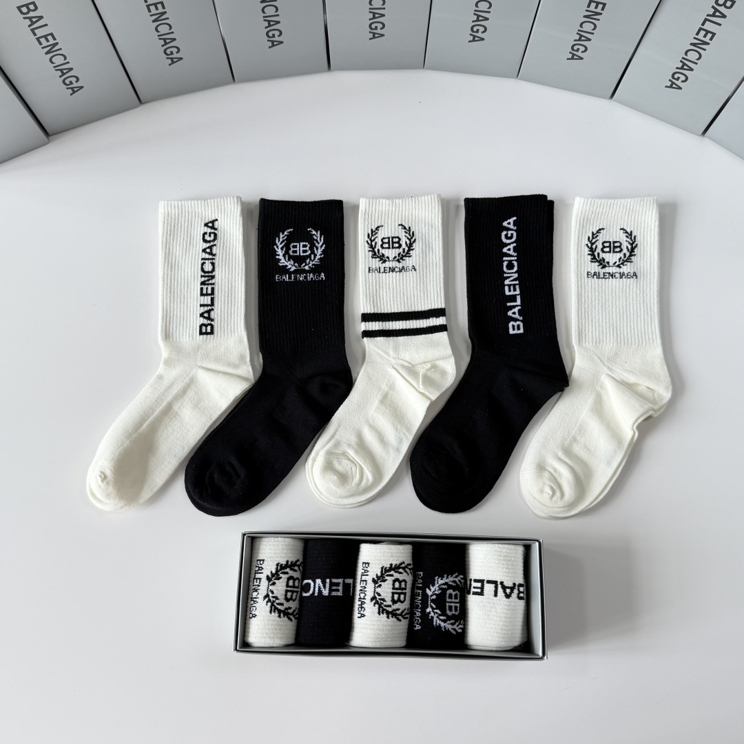 💛配专柜包装Balenciaga（巴黎世家）新款中长款堆堆袜袜子！一盒五双，专柜同步筒袜袜子，💛大牌出街