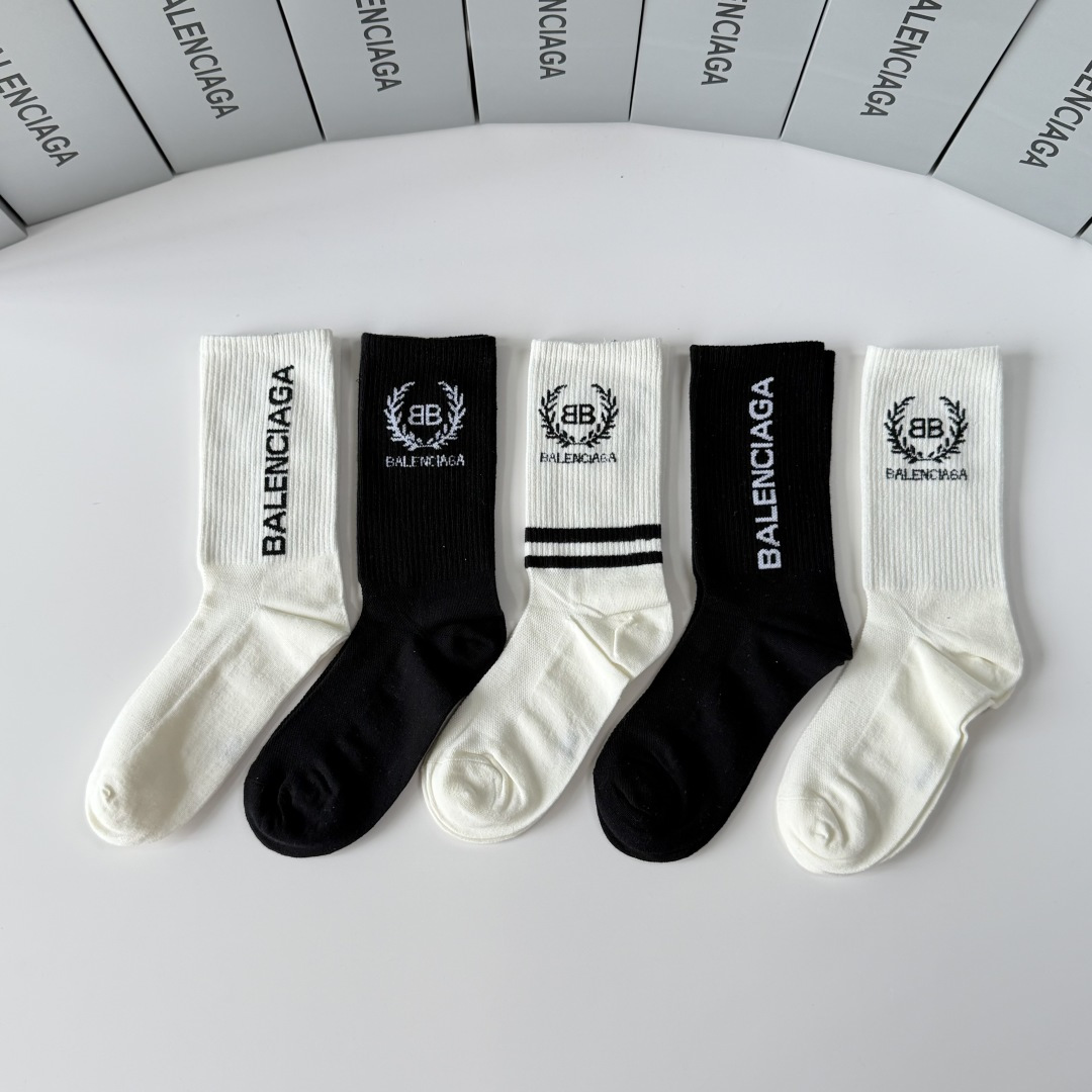 💛配专柜包装Balenciaga（巴黎世家）新款中长款堆堆袜袜子！一盒五双，专柜同步筒袜袜子，💛大牌出街
