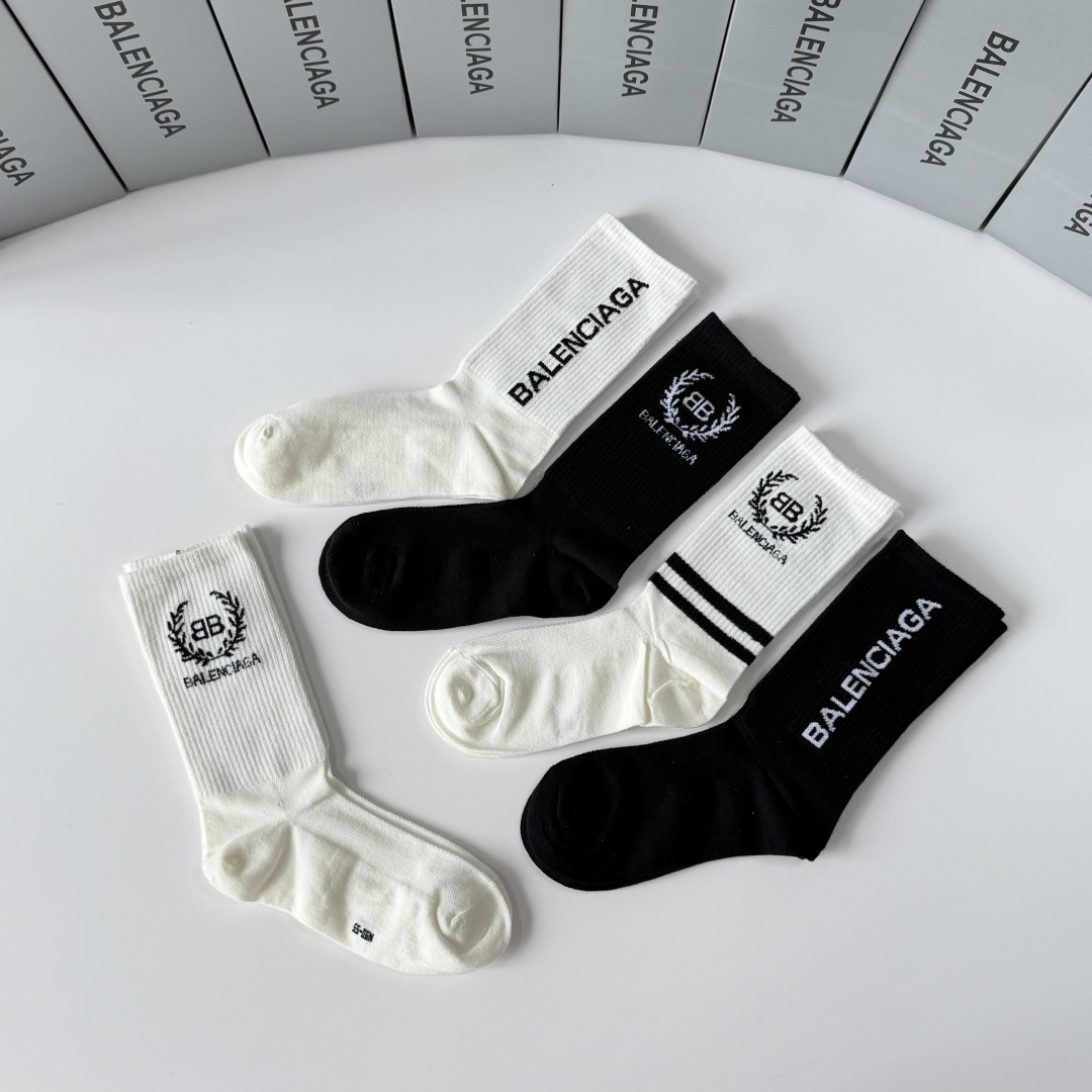 💛配专柜包装Balenciaga（巴黎世家）新款中长款堆堆袜袜子！一盒五双，专柜同步筒袜袜子，💛大牌出街