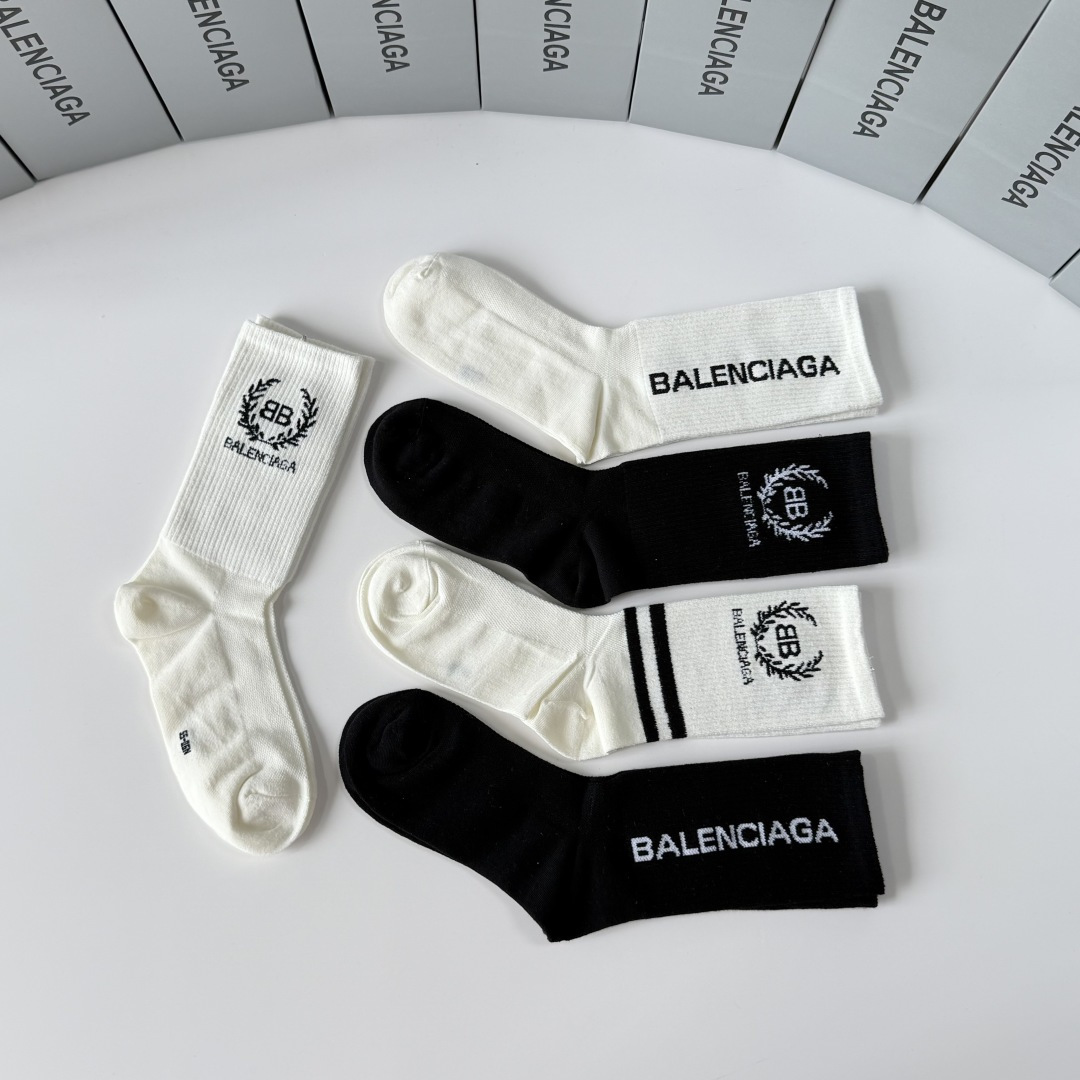 💛配专柜包装Balenciaga（巴黎世家）新款中长款堆堆袜袜子！一盒五双，专柜同步筒袜袜子，💛大牌出街