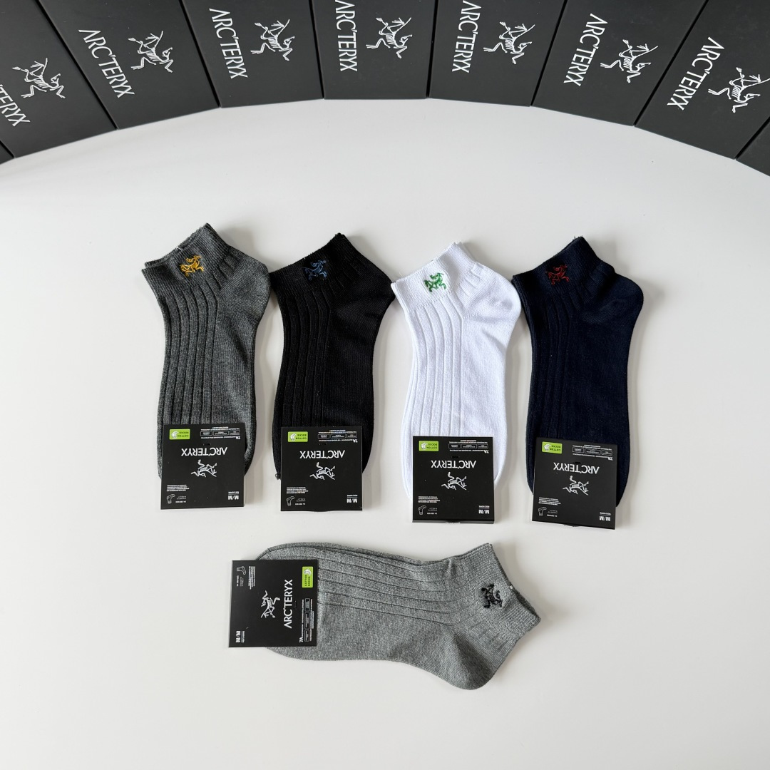 💛配专柜包装Arcteryx （始祖鸟） 新款刺绣中短款堆堆袜袜子！一盒五双，专柜同步筒袜袜子，💛大牌出