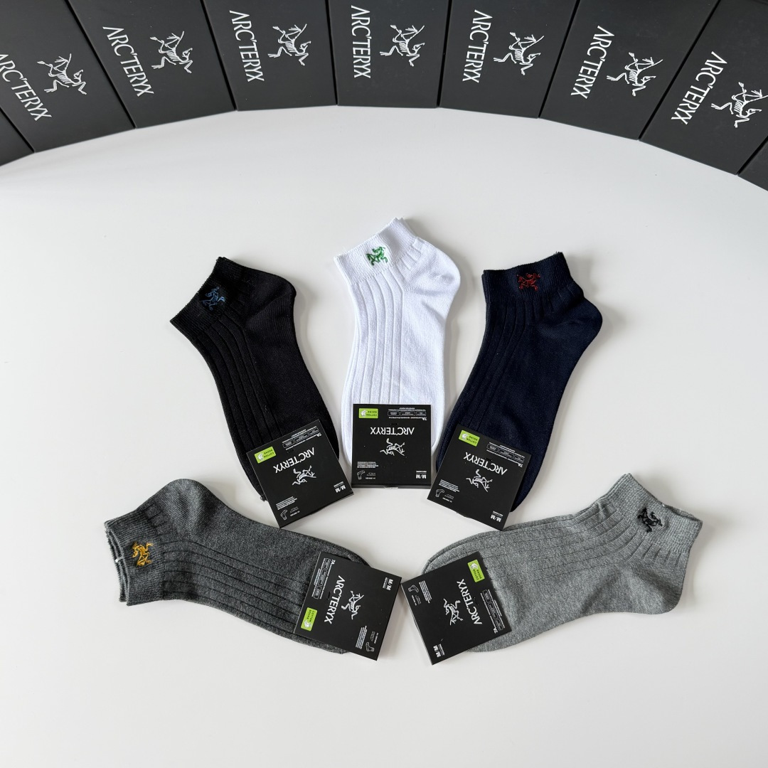 💛配专柜包装Arcteryx （始祖鸟） 新款刺绣中短款堆堆袜袜子！一盒五双，专柜同步筒袜袜子，💛大牌出