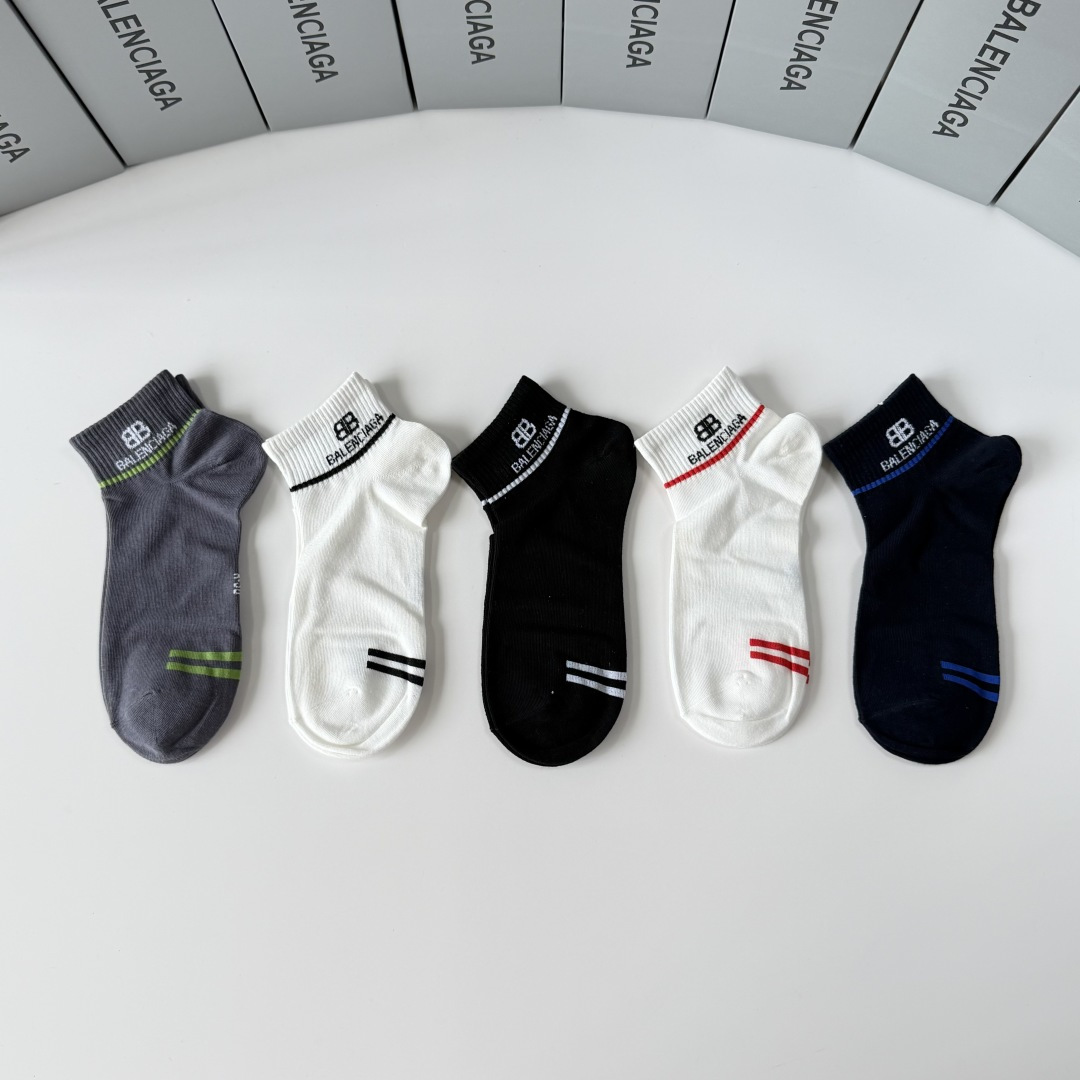 💛配专柜包装Balenciaga（巴黎世家）新款中短款堆堆袜袜子！一盒五双，专柜同步筒袜袜子，💛大牌出街