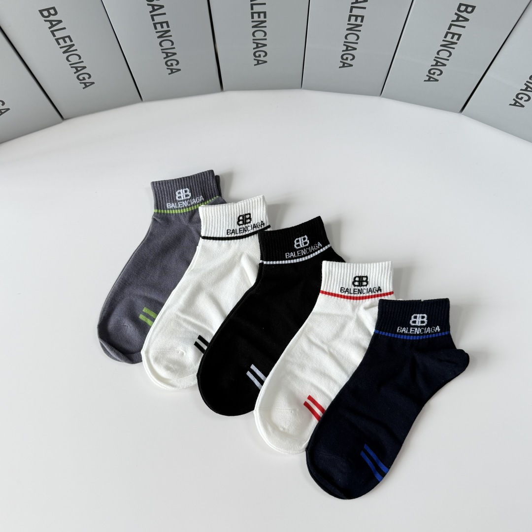 💛配专柜包装Balenciaga（巴黎世家）新款中短款堆堆袜袜子！一盒五双，专柜同步筒袜袜子，💛大牌出街