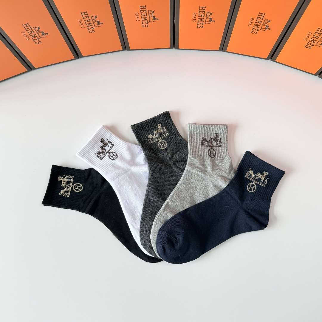 💛配专柜包装Hermes （爱马仕）新款中长款堆堆袜袜子！一盒五双，专柜同步筒袜袜子，💛大牌出街，潮人必