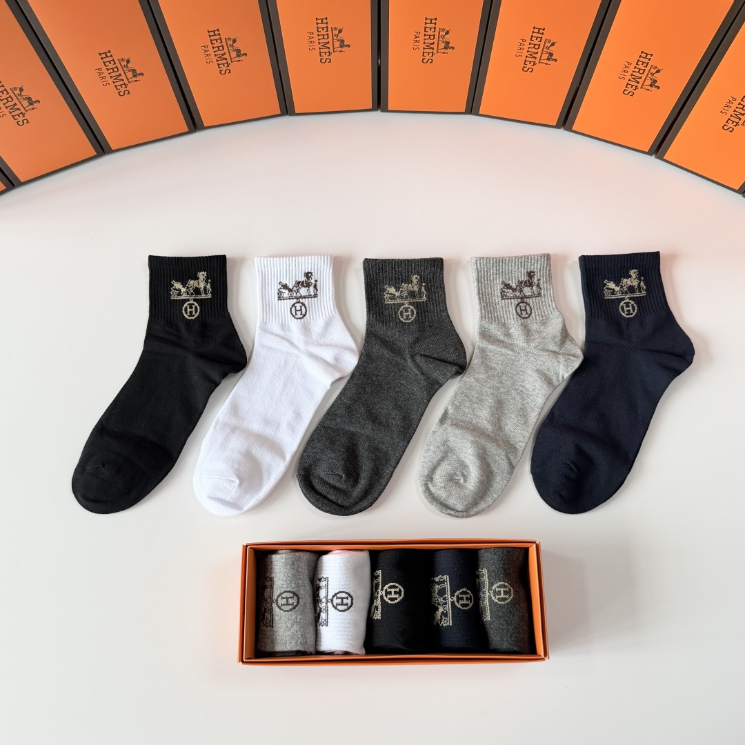 💛配专柜包装Hermes （爱马仕）新款中长款堆堆袜袜子！一盒五双，专柜同步筒袜袜子，💛大牌出街，潮人必