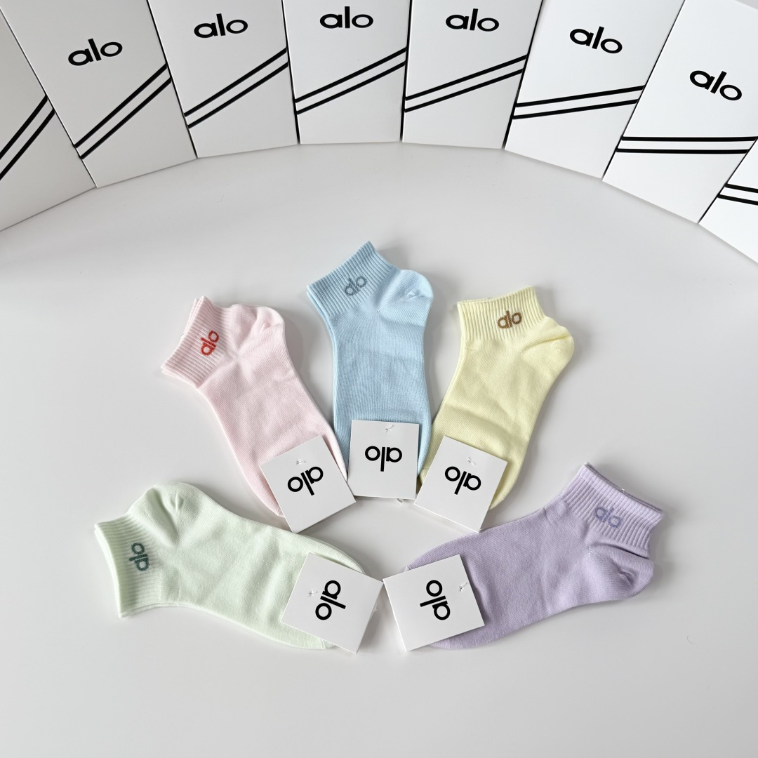 💛配专柜包装ALO（阿洛）新款中短袜堆堆袜袜子！一盒五双，专柜同步筒袜袜子，💛大牌出街，潮人必备。超好搭
