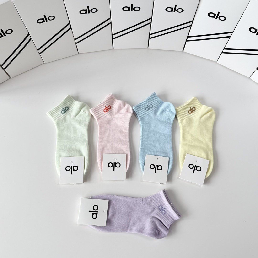 💛配专柜包装ALO（阿洛）新款中短袜堆堆袜袜子！一盒五双，专柜同步筒袜袜子，💛大牌出街，潮人必备。超好搭