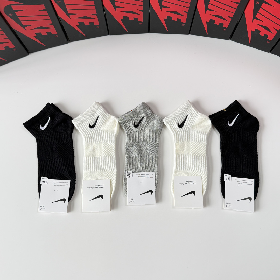 💛配专柜包装NIKE（耐克）新款刺绣中短款袜堆堆袜袜子！一盒五双，专柜同步筒袜袜子，💛大牌出街，潮人必备