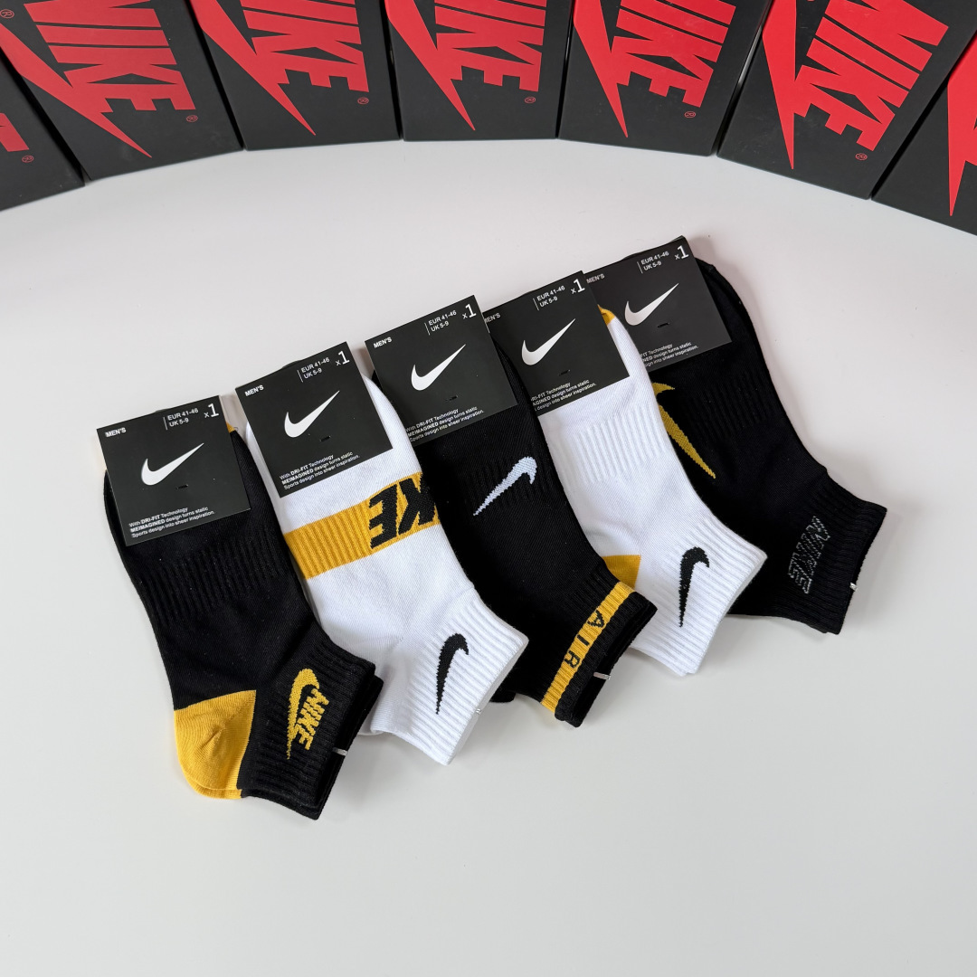 💛配专柜包装NIKE（耐克）新款中短款袜堆堆袜袜子！一盒五双，专柜同步筒袜袜子，💛大牌出街，潮人必备。超