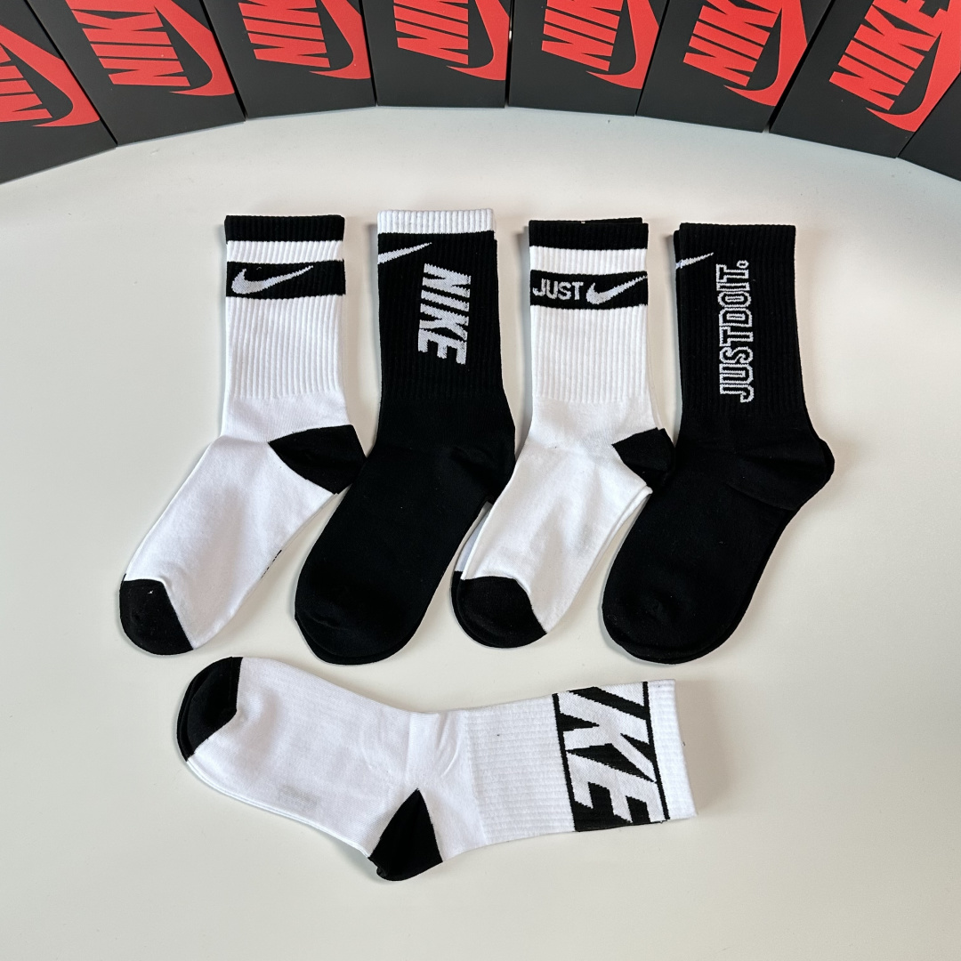 💛配包装NIKE（耐克）新款中长款堆堆袜袜子！一盒五双， 专柜同步筒款袜子，💛大牌出街，潮人必备。超好搭