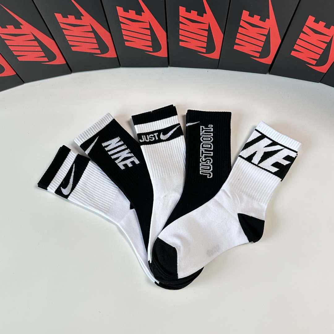💛配包装NIKE（耐克）新款中长款堆堆袜袜子！一盒五双， 专柜同步筒款袜子，💛大牌出街，潮人必备。超好搭