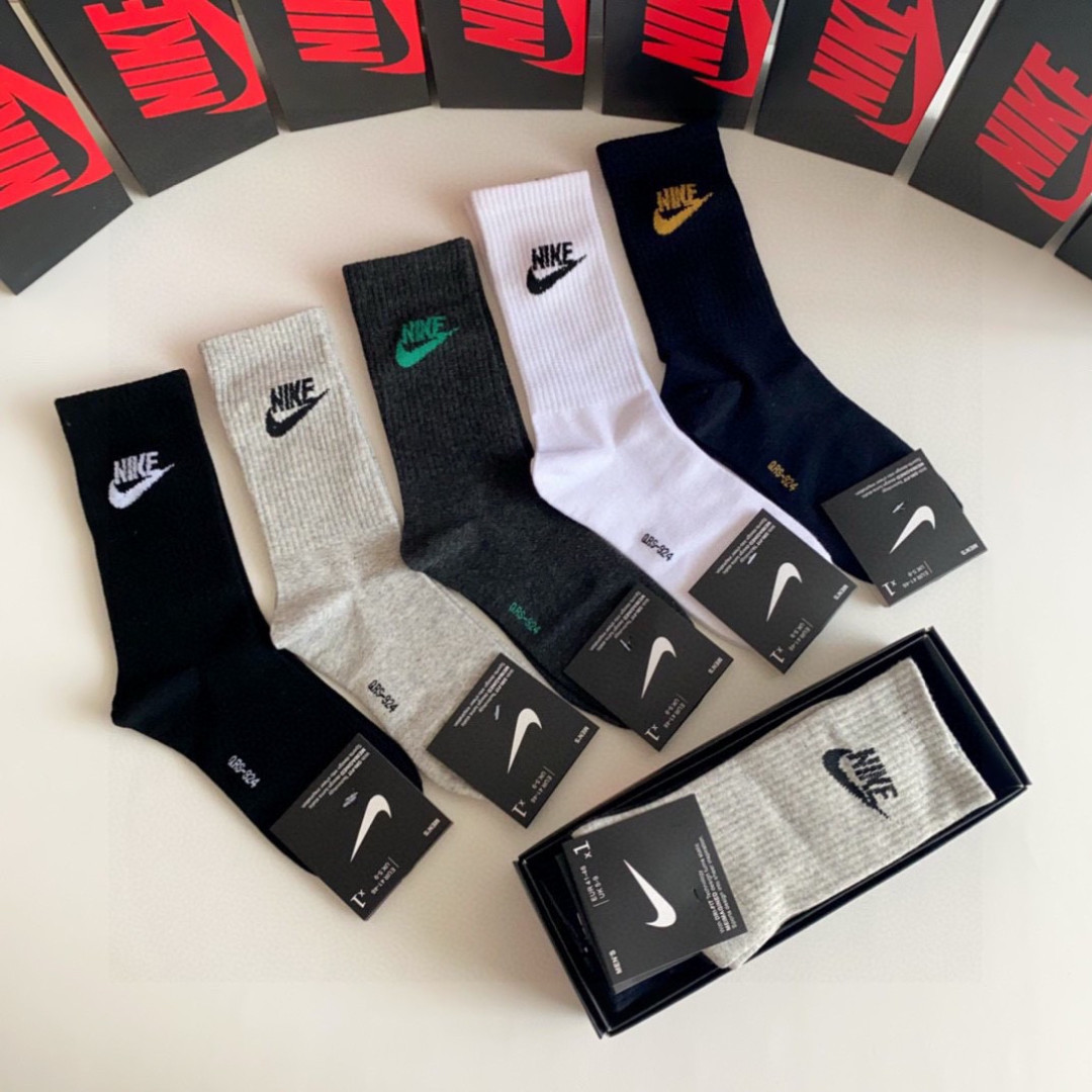 💛配包装NIKE（耐克）新款中长款堆堆袜袜子！一盒五双， 专柜同步筒款袜子，💛大牌出街，潮人必备。超好搭