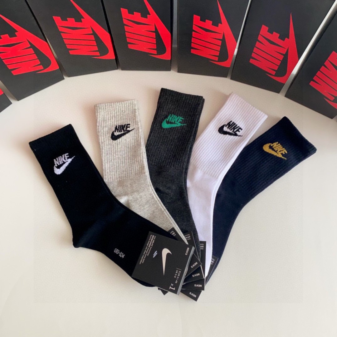 💛配包装NIKE（耐克）新款中长款堆堆袜袜子！一盒五双， 专柜同步筒款袜子，💛大牌出街，潮人必备。超好搭