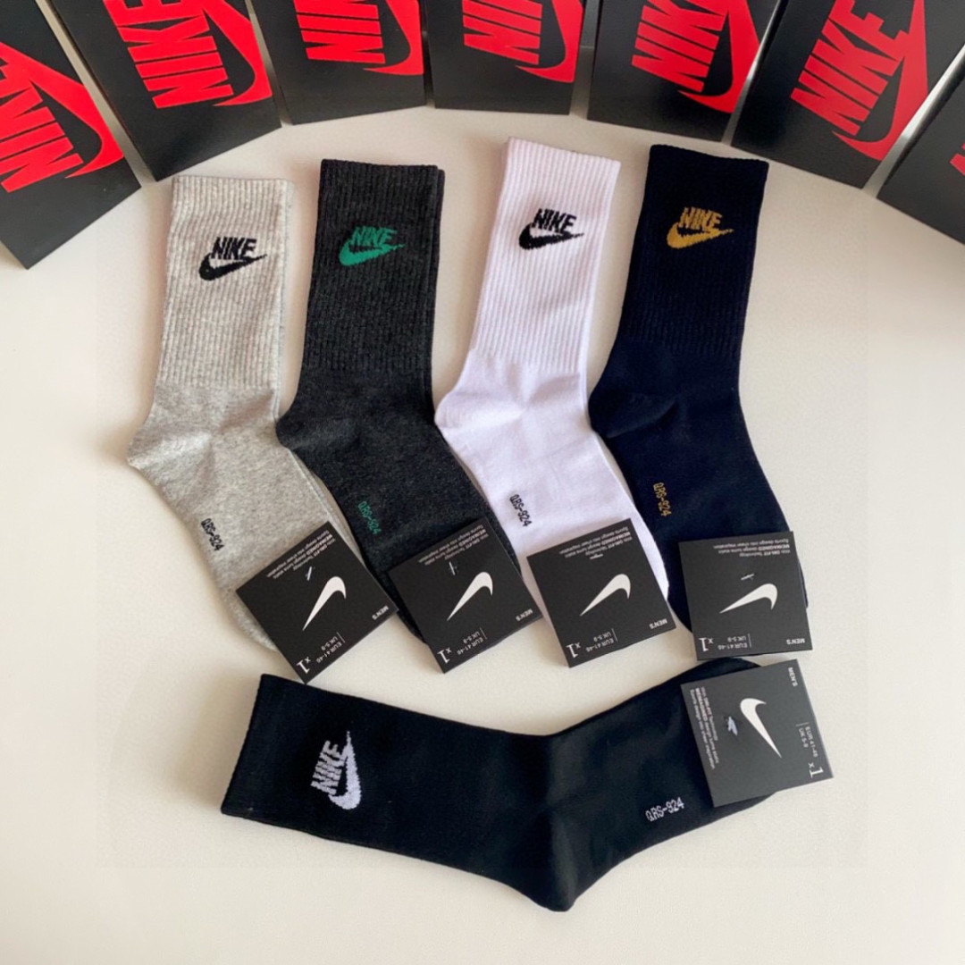 💛配包装NIKE（耐克）新款中长款堆堆袜袜子！一盒五双， 专柜同步筒款袜子，💛大牌出街，潮人必备。超好搭