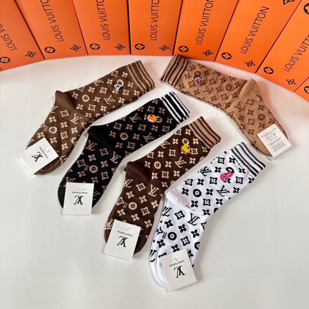 💛配专柜包装LV（路易威登）新款中长款动物刺绣堆堆袜袜子！一盒五双，专柜同步筒袜袜子，💛大牌出街，潮人必