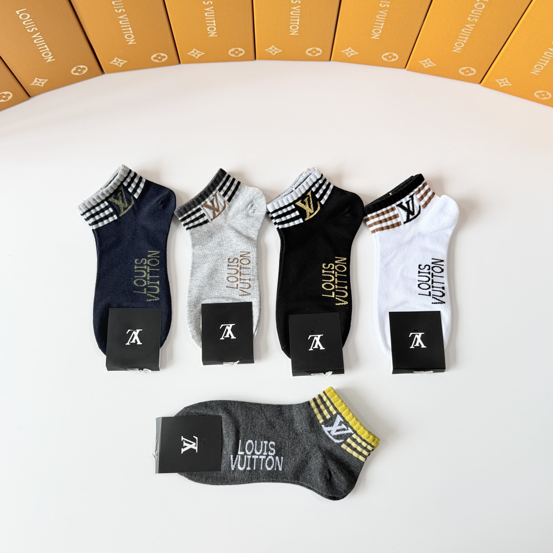 💛配专柜包装LV（路易威登）新款中短款堆堆袜袜子！一盒五双，专柜同步筒袜袜子，💛大牌出街，潮人必备。超好