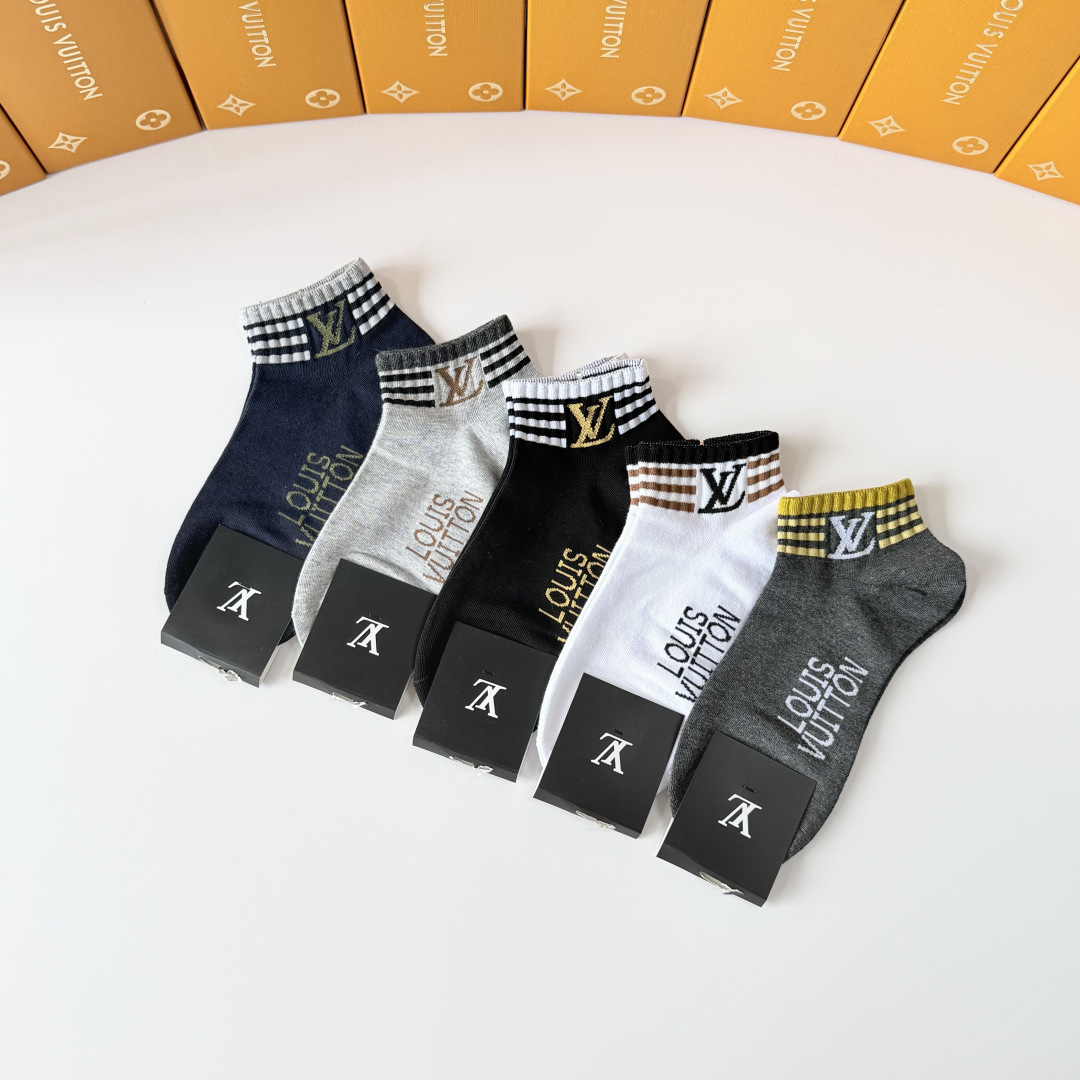 💛配专柜包装LV（路易威登）新款中短款堆堆袜袜子！一盒五双，专柜同步筒袜袜子，💛大牌出街，潮人必备。超好