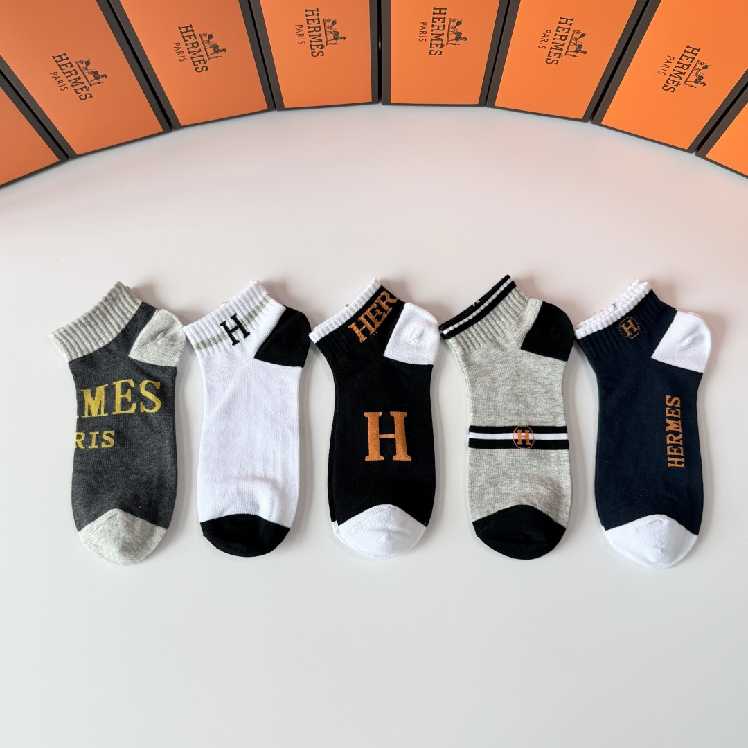 NO:851899,Special packaging Hermes new short and medium style stack socks!  Five pairs in a box, synchronized tube socks at the counter, big brands out on the street, must-have socks for fashionistas, stockings, socks, hermes, hermes, socks19860909特 配包装 Hermes（爱马仕）新款中短款堆堆袜袜子！一盒五双, 专柜同步筒款袜子,大牌出街,潮人必备超好搭袜子,丝袜,袜子,hermes,hermes,socks,accessory
