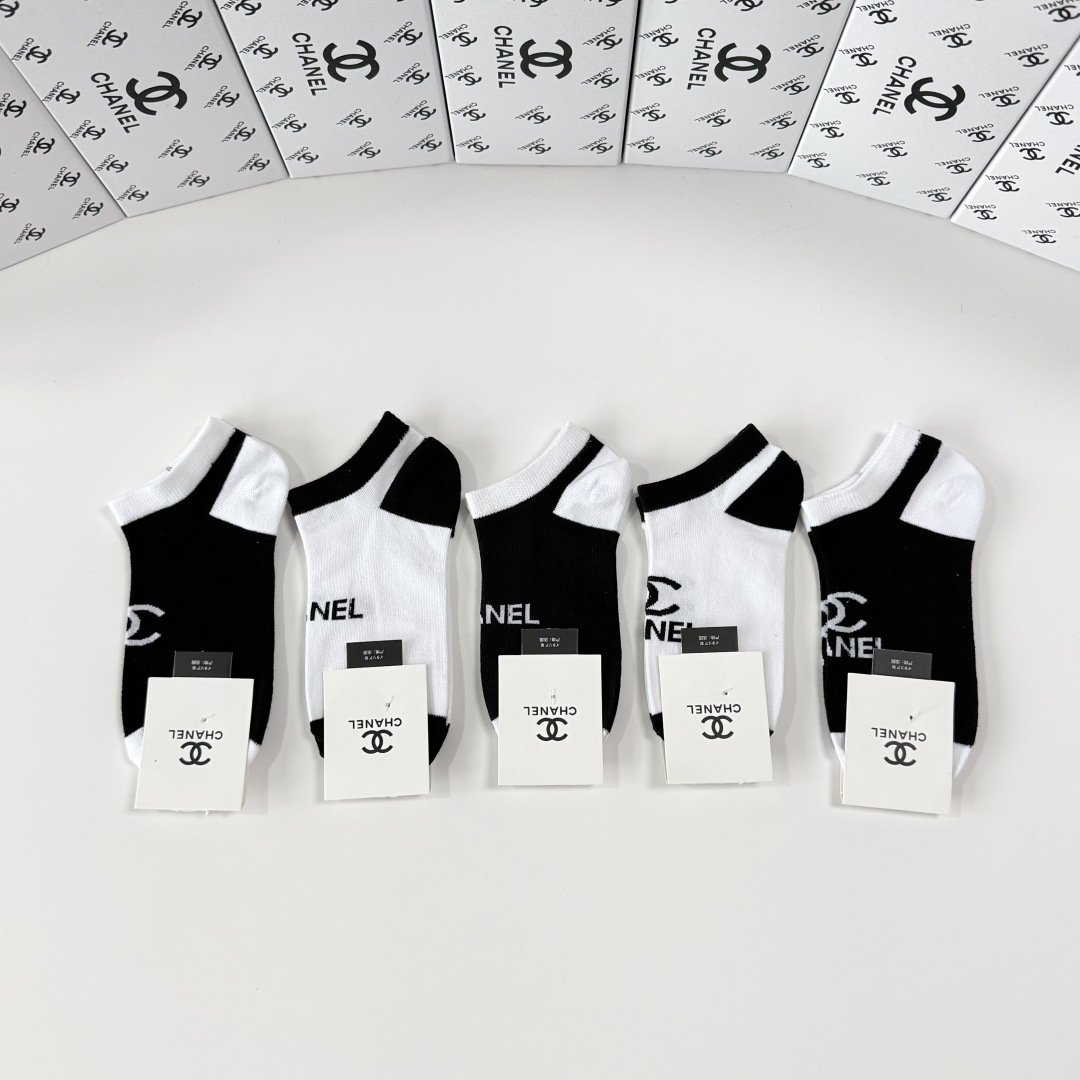 NO:851911,Special packaging Chanel (Chanel) new short and medium style pile socks!  Five pairs in a box, synchronized tube socks at the counter, big brands out on the street, must-have socks for fashionistas, stockings, socks, chanel, chanel, socks19860909特 配包装 Chanel（香奈儿）新款中短款堆堆袜袜子！一盒五双, 专柜同步筒款袜子,大牌出街,潮人必备超好搭袜子,丝袜,袜子,chanel,chanel,socks,accessory