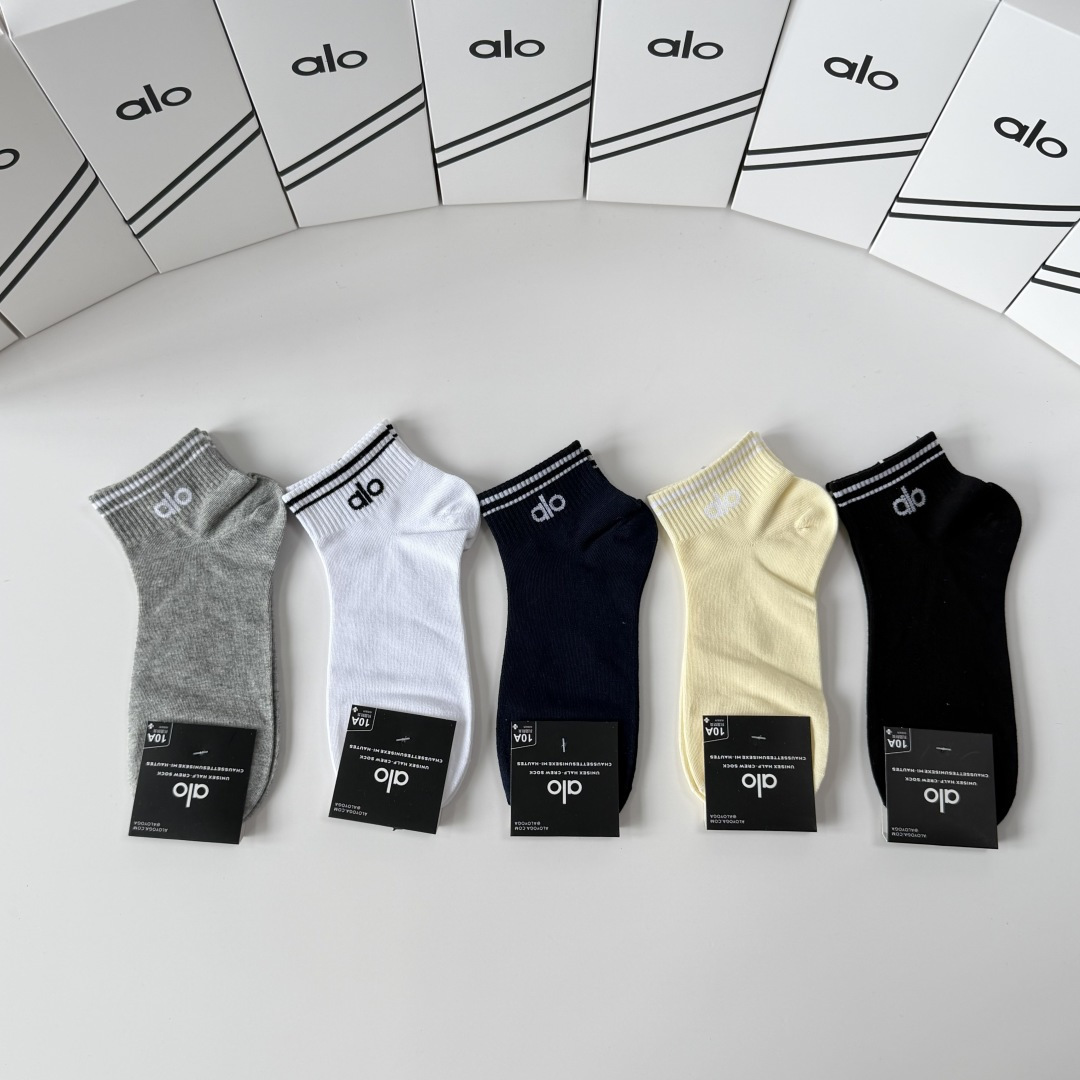 💛配包装Alo（阿洛）新款中短款堆堆袜袜子！一盒五双， 专柜同步筒款袜子，💛大牌出街，潮人必备。超好搭
