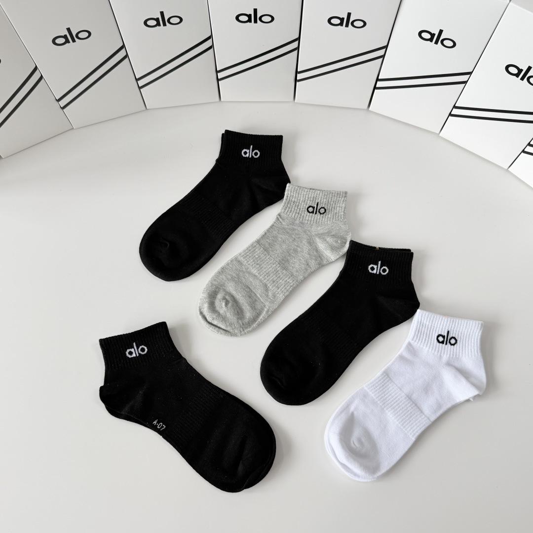 💛配包装Alo（阿洛）新款中短款堆堆袜袜子！一盒五双， 专柜同步筒款袜子，💛大牌出街，潮人必备。超好搭