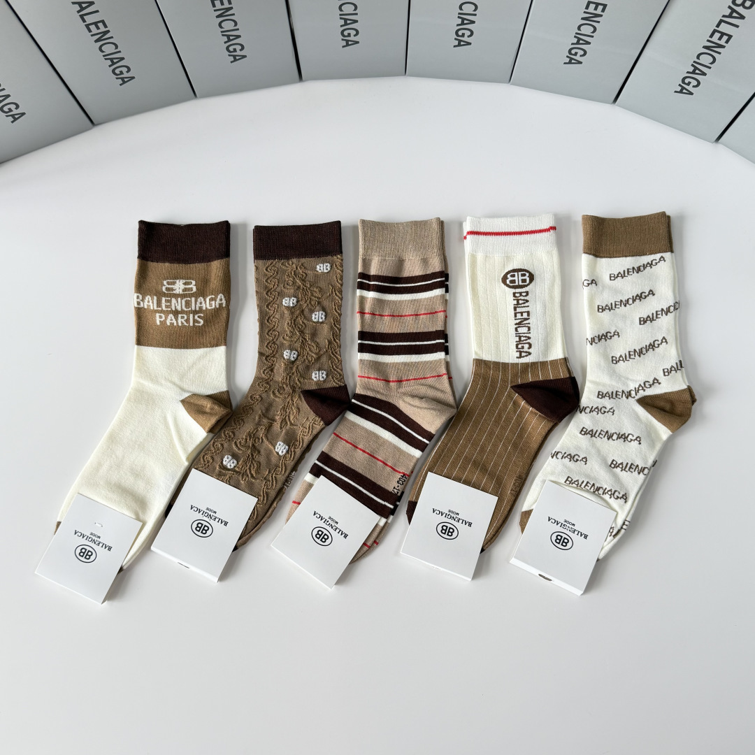NO:851934,Specially packaged Balenciaga's new mid-length pile socks!  Five pairs in a box, synchronous tube socks at the counter, big brands out on the street, must-have socks for fashionistas, stockings, socks, balenciaga, balenciaga, socks19860909特 配包装 Balenciaga（巴黎世家）新款中长款款堆堆袜袜子！一盒五双, 专柜同步筒款袜子,大牌出街,潮人必备超好搭袜子,丝袜,袜子,balenciaga,balenciaga,socks,accessory