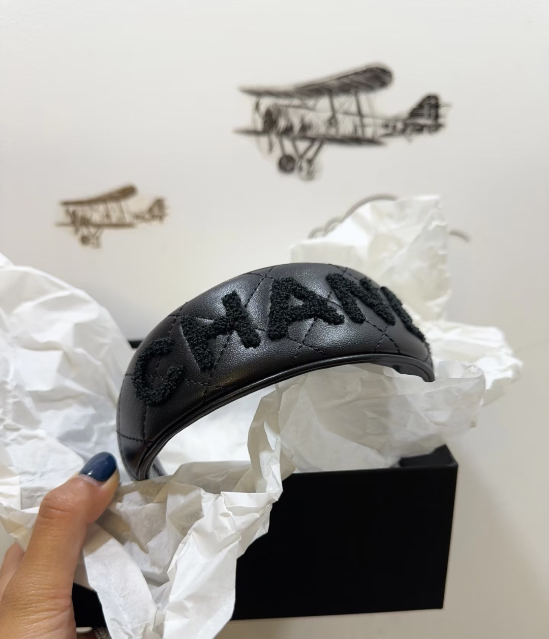 NO:854220,Specially equipped with special counter packaging. The latest official website of Chanel (Chanel). The same hairband. Little fairies can get it now. Special material. No hair. Can be salty or sweet ~ hairpins, hairpins, chanel, chanel, hairpins19860909特 配专柜包装 Chanel（香奈儿）最新官网同款发箍 小仙女快入手 特殊材质 不嘞头 可盐可甜～发夹,发夹,chanel,chanel,hairpins,accessory