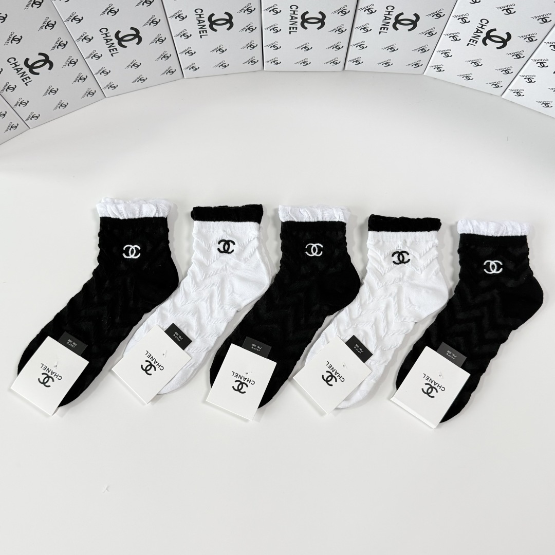 NO:852198,Special packaging Chanel (Chanel) new mid-length embroidered pile socks!  Five pairs in a box, synchronized tube socks at the counter, big brands out on the street, must-have socks for fashionistas, stockings, socks, chanel, chanel, socks19860909特 配包装 Chanel（香奈儿）新款中长刺绣款堆堆袜袜子！一盒五双, 专柜同步筒款袜子,大牌出街,潮人必备超好搭袜子,丝袜,袜子,chanel,chanel,socks,accessory