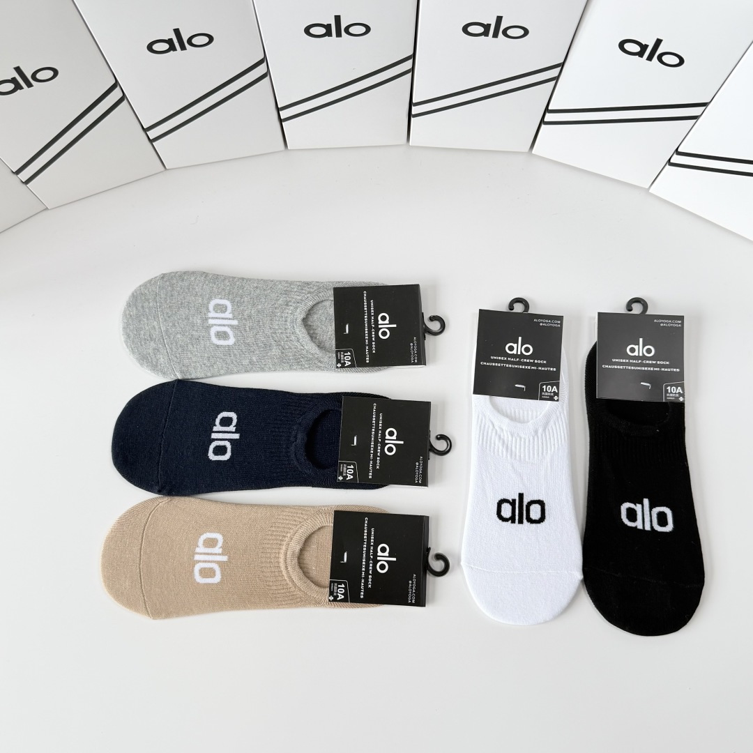 💛配包装Alo（阿洛）新款船袜隐形袜款堆堆袜袜子！一盒五双， 专柜同步筒款袜子，💛大牌出街，潮人必备。超