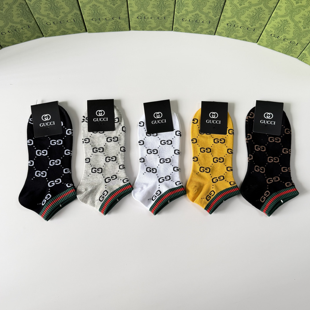 💛配专柜包装Gucci（古驰）新款中短款堆堆袜袜子！一盒五双，专柜同步筒袜袜子，💛大牌出街，潮人必备。超