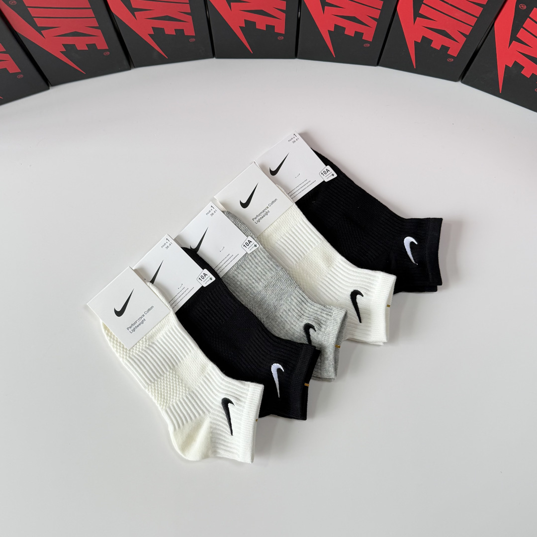 💛配专柜包装NIKE（耐克）新款刺绣中短款袜堆堆袜袜子！一盒五双，专柜同步筒袜袜子，💛大牌出街，潮人必备