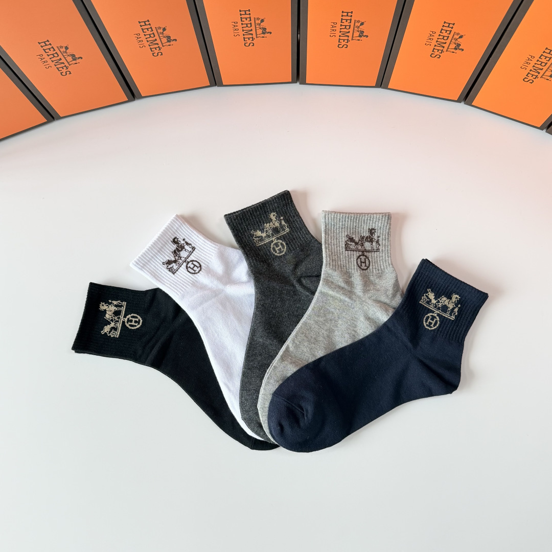 💛配专柜包装Hermes （爱马仕）新款中长款堆堆袜袜子！一盒五双，专柜同步筒袜袜子，💛大牌出街，潮人必