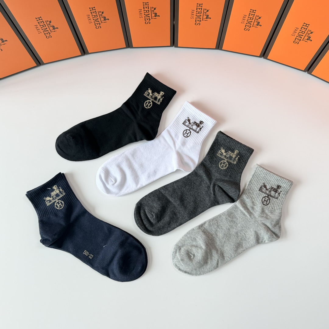 💛配专柜包装Hermes （爱马仕）新款中长款堆堆袜袜子！一盒五双，专柜同步筒袜袜子，💛大牌出街，潮人必