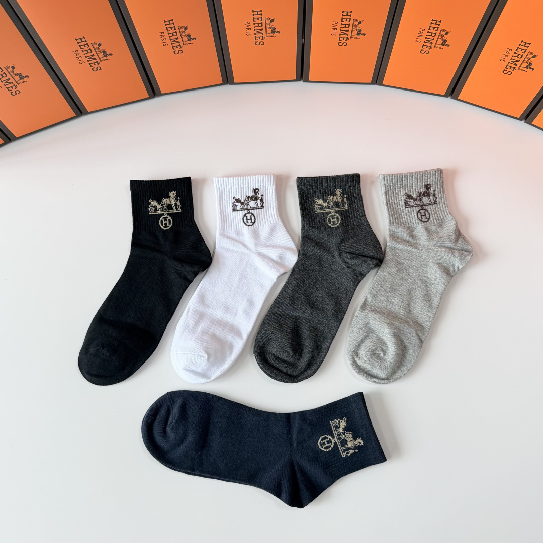 💛配专柜包装Hermes （爱马仕）新款中长款堆堆袜袜子！一盒五双，专柜同步筒袜袜子，💛大牌出街，潮人必
