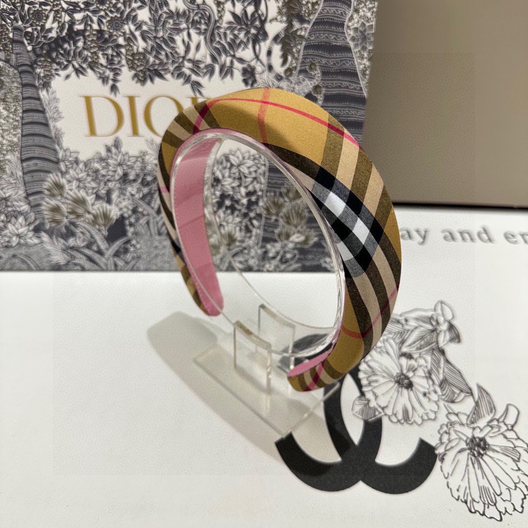 NO:854342,Special hot style is coming. Comes with packaging. 1 to 1 material at the counter. # Burberry’s latest hot style, what you see is what you get, the new elastic texture is very good, I really love it. Buy, buy hairpins, hairpins, burberry, burberry, hairpins19860909特 爆款来袭 配包装 专柜1比1 材质#  Burberry（巴宝莉）最新爆款,所见即所得,新款弹力质感手感都非常好 真的爱死了 买买买发夹,发夹,burberry,burberry,hairpins,accessory
