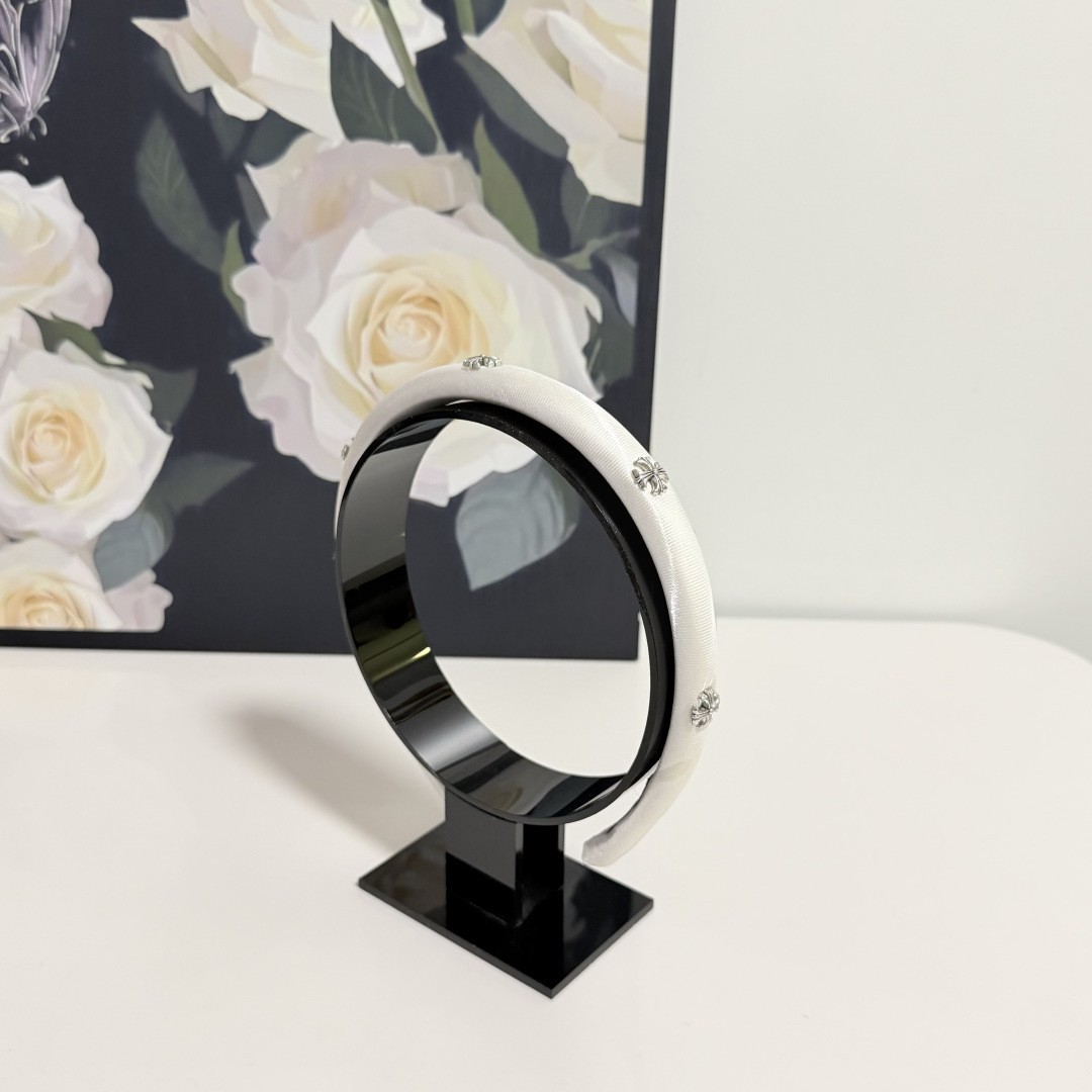 NO:854229,Special (single) with counter packaging ChromeHearts (Chrome Heart) latest second-hand hairbands. Elegant girls are worth buying. Very easy to match. Temperament and tasteful hairpins, hairpins, chrome hearts, chrome hearts, hairpins19860909特（单个）配专柜包装 ChromeHearts（克罗心）最新中古发箍 优雅的girl值得入手 非常好搭配 气质有品位发夹,发夹,chrome hearts,chrome hearts,hairpins,accessory