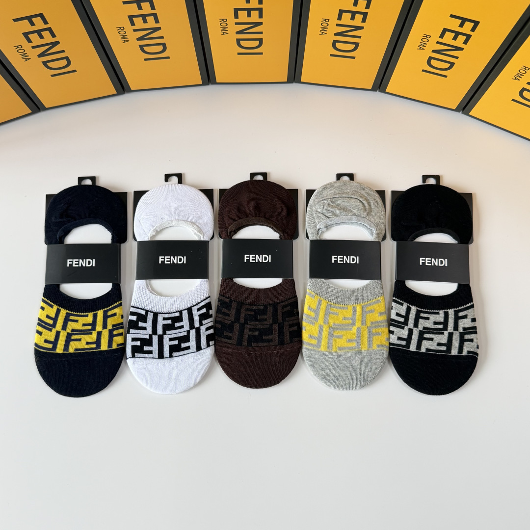 💛配专柜包装FENDI（芬迪）新款船袜款袜堆堆袜袜子！一盒五双，专柜同步筒袜袜子，💛大牌出街，潮人必备。