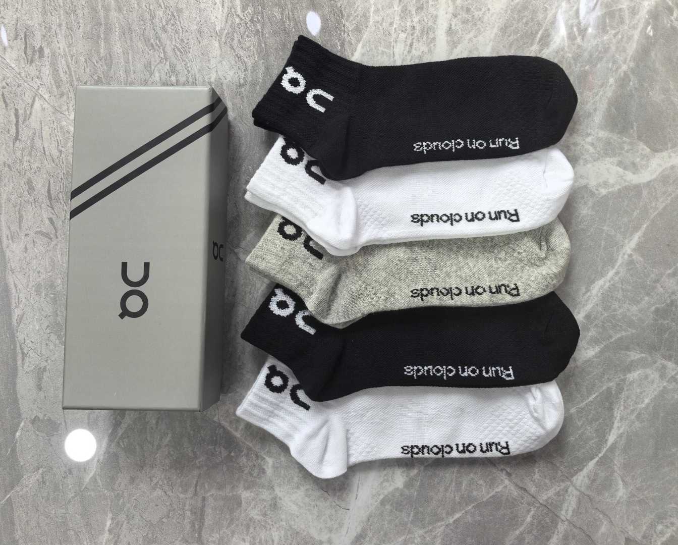 💛配包装On昂跑Cloudtilt 新款中短款堆堆袜袜子！一盒五双， 专柜同步筒款袜子，💛大牌出街，潮人