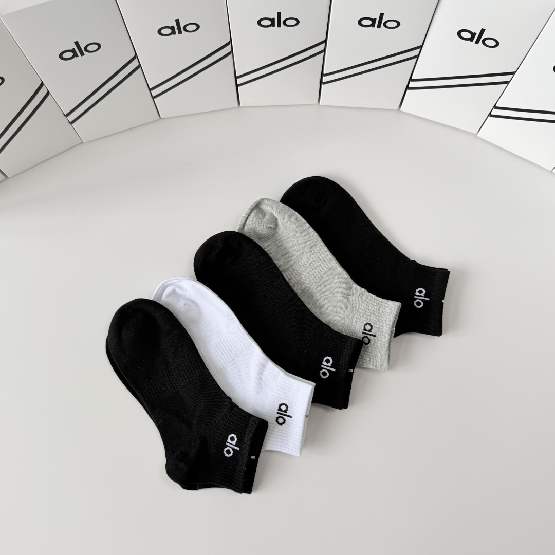 💛配包装Alo（阿洛）新款中短款堆堆袜袜子！一盒五双， 专柜同步筒款袜子，💛大牌出街，潮人必备。超好搭