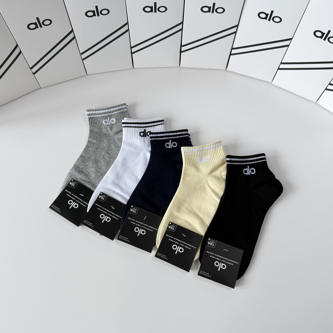 💛配包装Alo（阿洛）新款中短款堆堆袜袜子！一盒五双， 专柜同步筒款袜子，💛大牌出街，潮人必备。超好搭