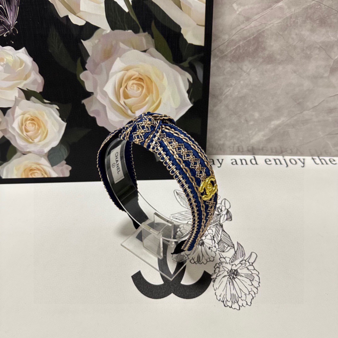 NO:854347,Specially equipped with counter packaging, Chanel's latest enamel hairbands. Little fairies can get it now. Special material. No hair. Can be salty or sweet ~ hairpins, hairpins, chanel, chanel, hairpins19860909特 配专柜包装 Chanel（香奈儿）最新珐琅发箍 小仙女快入手 特殊材质 不嘞头 可盐可甜～发夹,发夹,chanel,chanel,hairpins,accessory