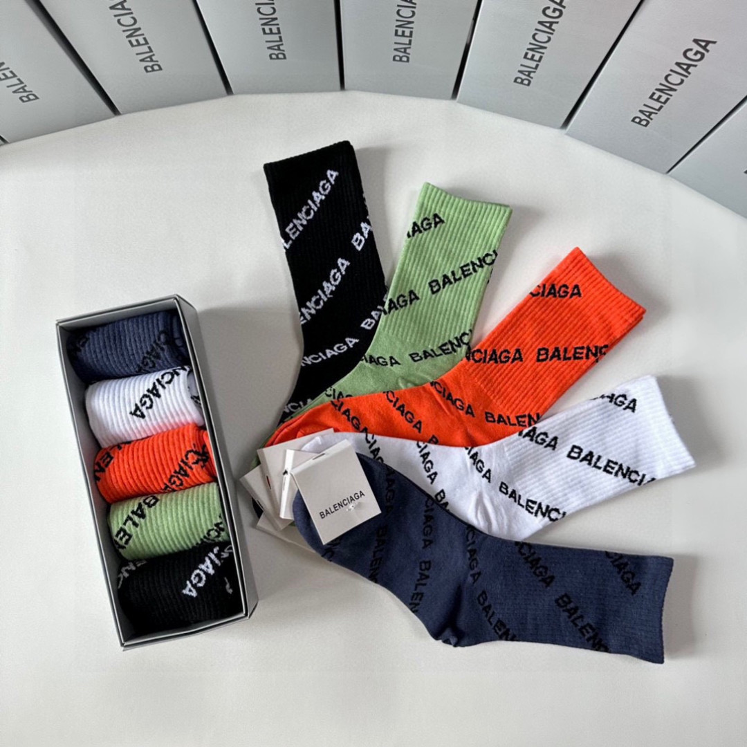💛配专柜包装Balenciaga（巴黎世家）新款中长筒堆堆袜袜子！一盒五双，专柜同步筒袜袜子，💛大牌出街