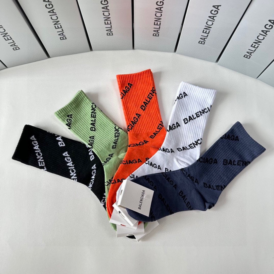 💛配专柜包装Balenciaga（巴黎世家）新款中长筒堆堆袜袜子！一盒五双，专柜同步筒袜袜子，💛大牌出街