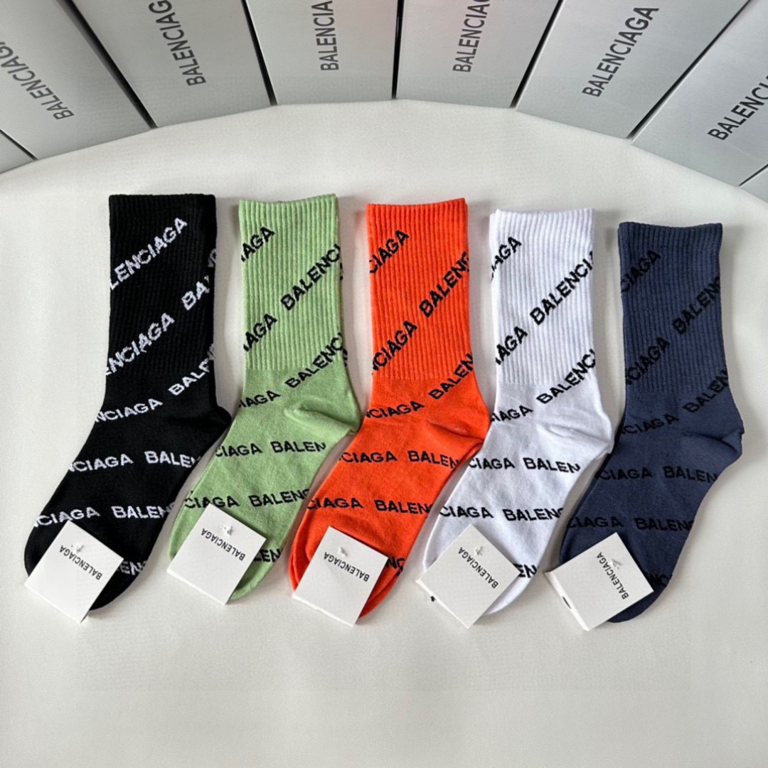 💛配专柜包装Balenciaga（巴黎世家）新款中长筒堆堆袜袜子！一盒五双，专柜同步筒袜袜子，💛大牌出街