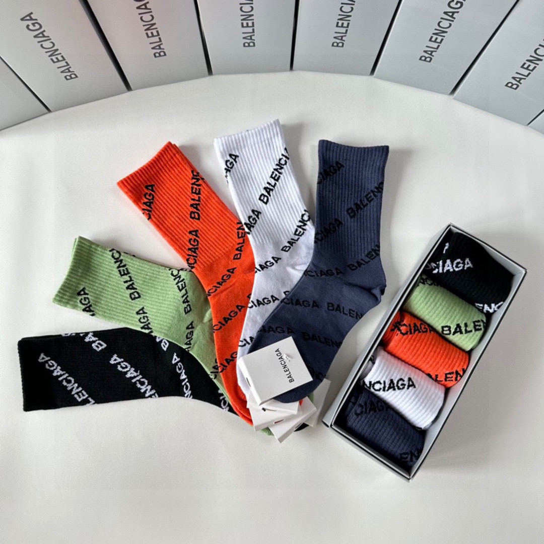 💛配专柜包装Balenciaga（巴黎世家）新款中长筒堆堆袜袜子！一盒五双，专柜同步筒袜袜子，💛大牌出街