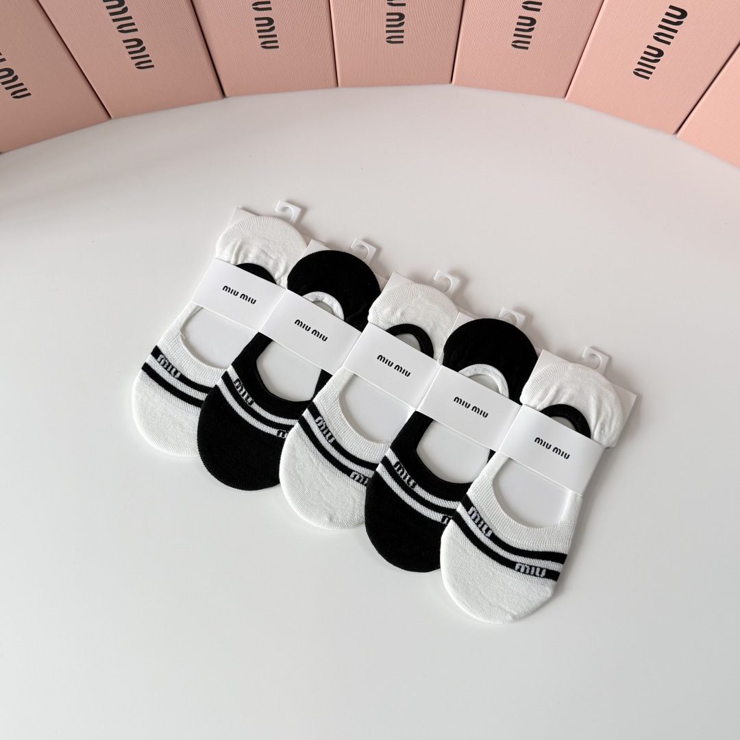 💛配专柜包装MiuMiu（缪缪）新款船袜隐形袜堆堆袜袜子！一盒五双，专柜同步筒袜袜子，💛大牌出街，潮人必
