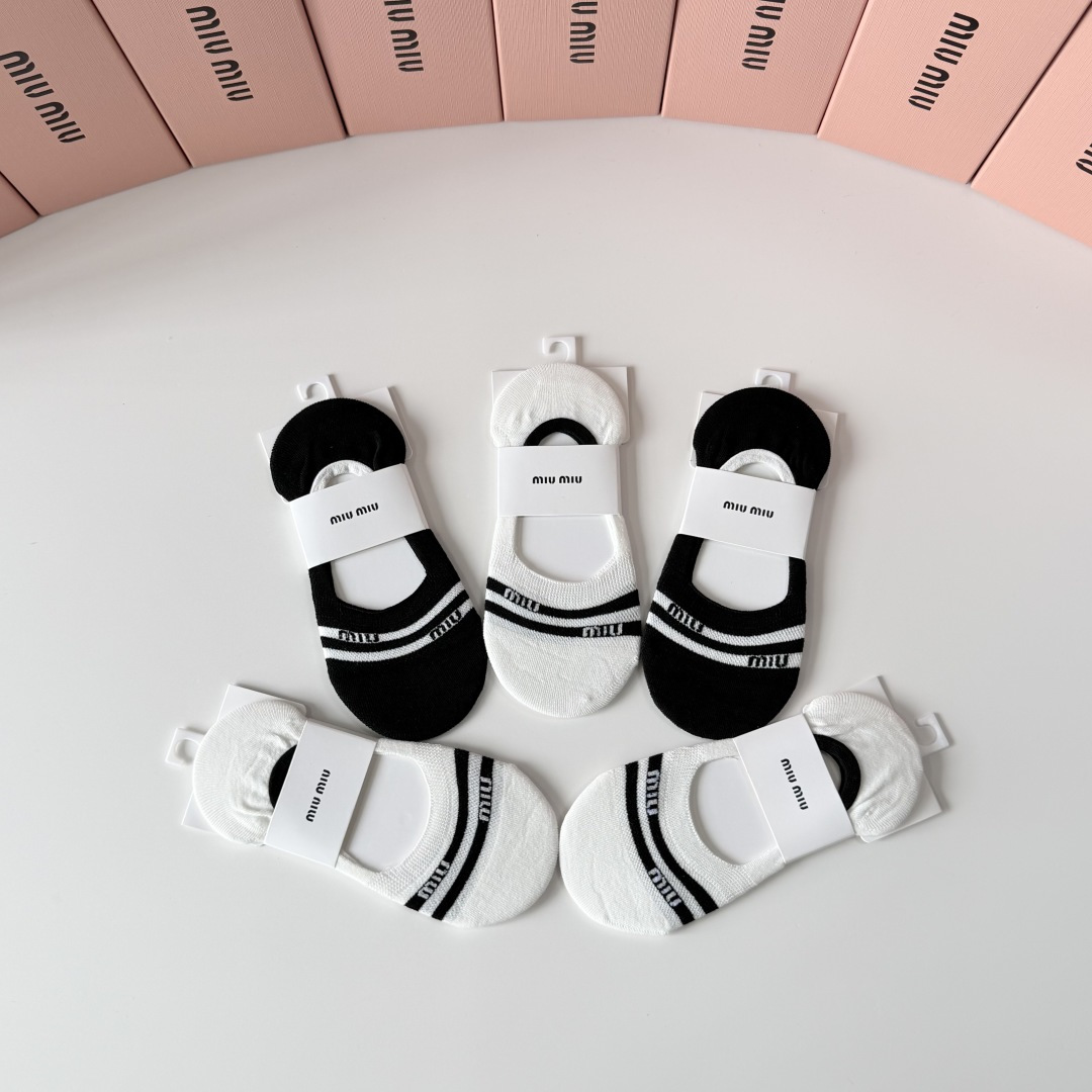 💛配专柜包装MiuMiu（缪缪）新款船袜隐形袜堆堆袜袜子！一盒五双，专柜同步筒袜袜子，💛大牌出街，潮人必